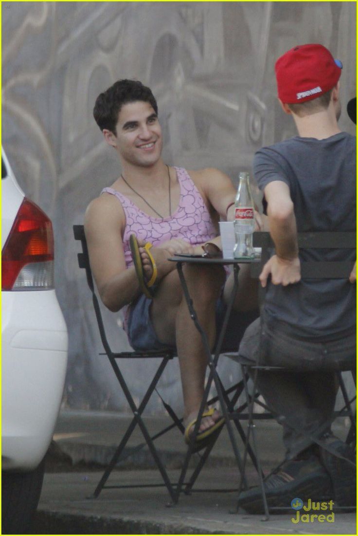 Darren Criss And Mia Swier Go For Brunch With Friends To Silverlake