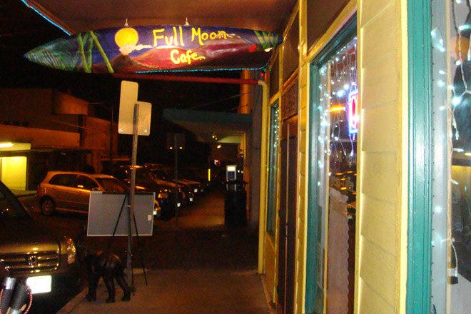 Full Moon Cafe Is One Of The Best Restaurants In Big Island