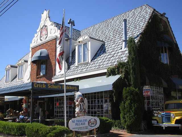 Shea Schat's Bakery